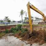 Prefeitura de Poá intensifica limpeza de córregos e rios para prevenção de enchentes
