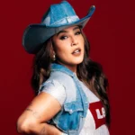 Grávida, Lauana Prado aposta em look todo jeans para comandar o CarnaLau