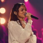 Julia Vitória lança álbum deluxe com canção inédita após “Ao Vivo na Ópera de Arame” ultrapassar 70 milhões de plays